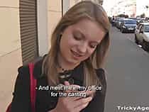 青い目の女の子(内気であるが利害関係を持つ)!